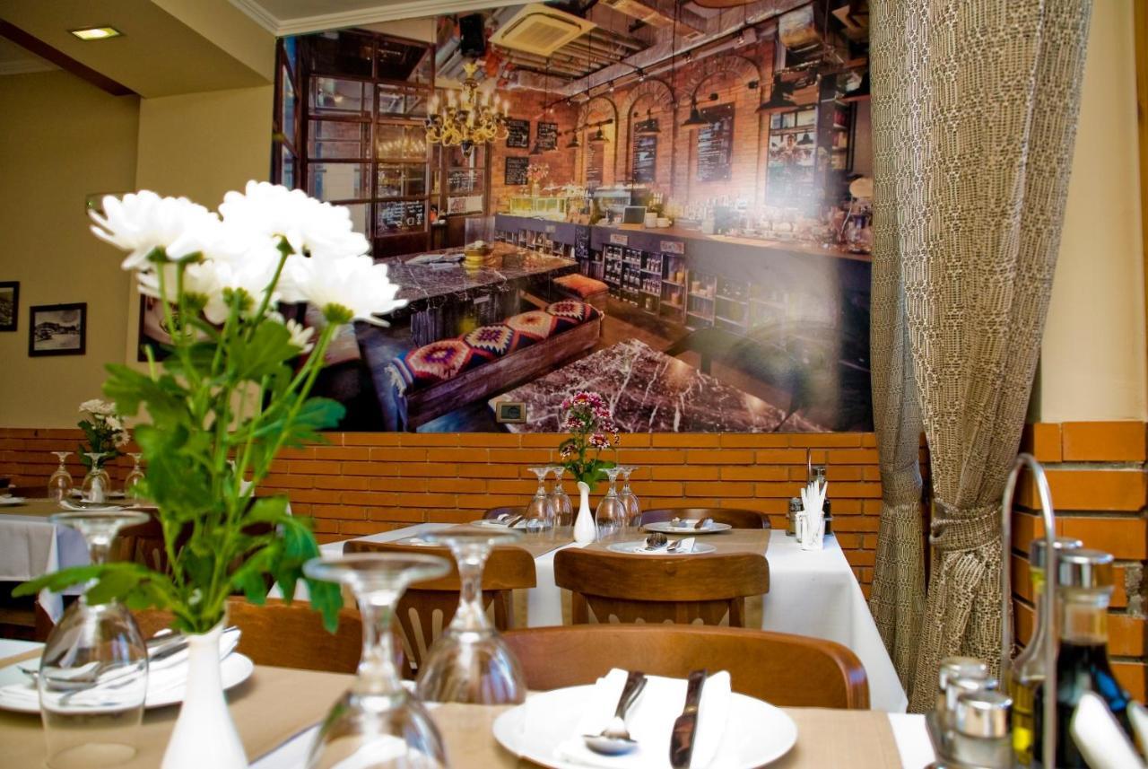 Hotel 4 Stinet Vlorë 외부 사진